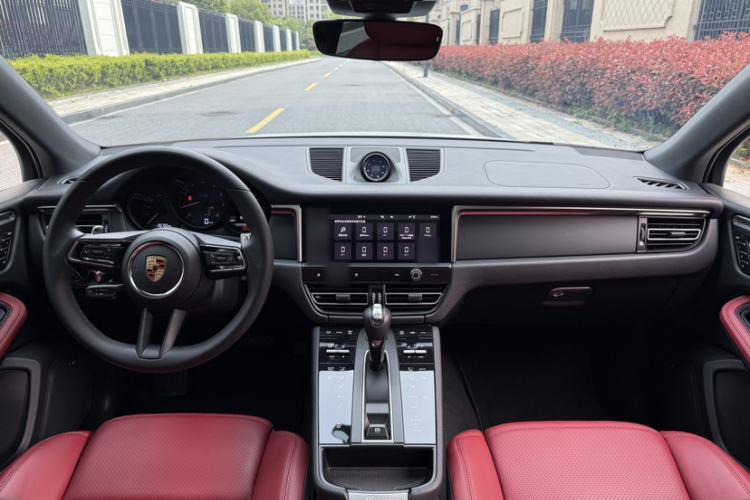 Used Porsche Macan 2024 Macan 2.0T Interior 1