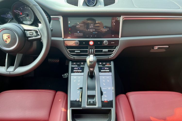 Used Porsche Macan 2024 Macan 2.0T Interior 1