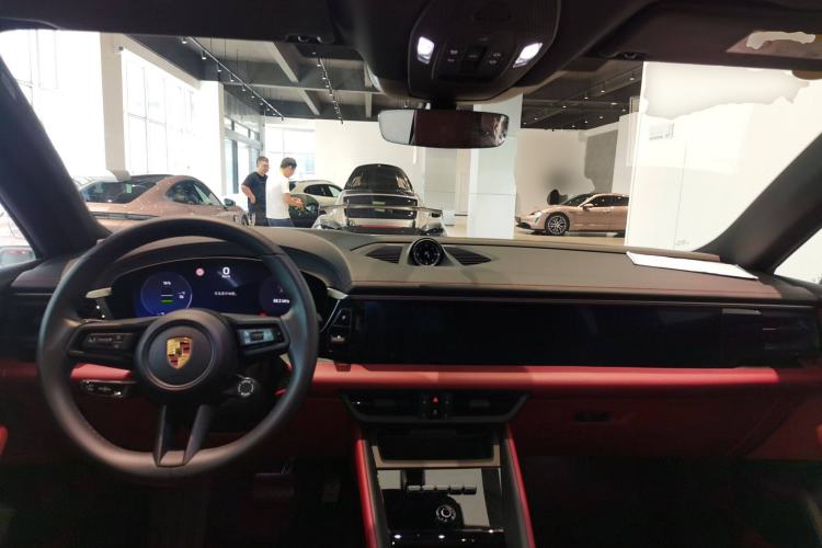 Used Porsche Macan 2024 Macan 4 Interior 2