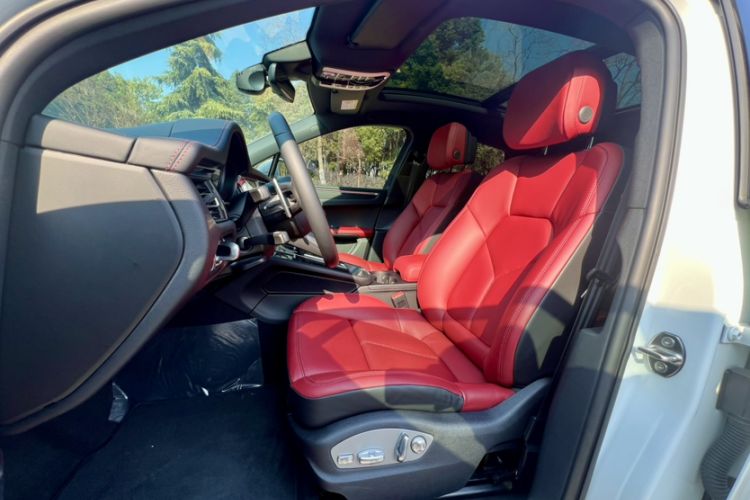 Used Porsche Macan 2024 Macan 2.0T Interior 2