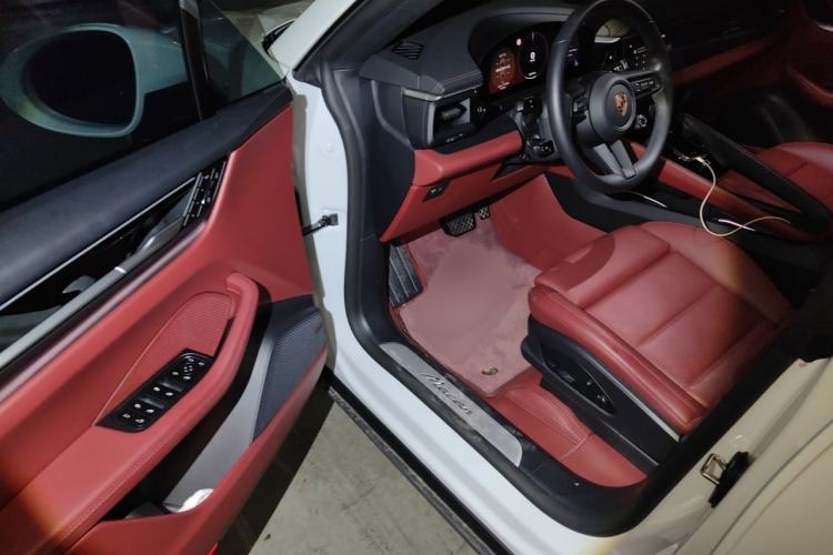 Used Porsche Macan 2024 Macan Long Range Edition Interior 3