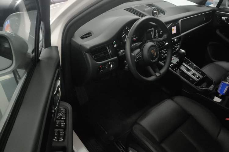 Used Porsche Macan 2024 Macan 2.0T Interior 3