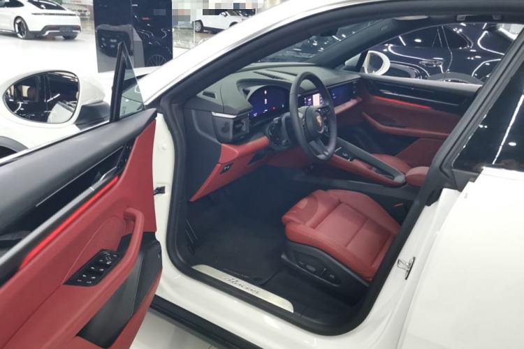 Used Porsche Macan 2024 Macan Long Range Edition Interior 3