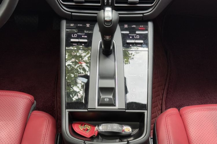 Used Porsche Macan 2024 Macan 2.0T Interior 3