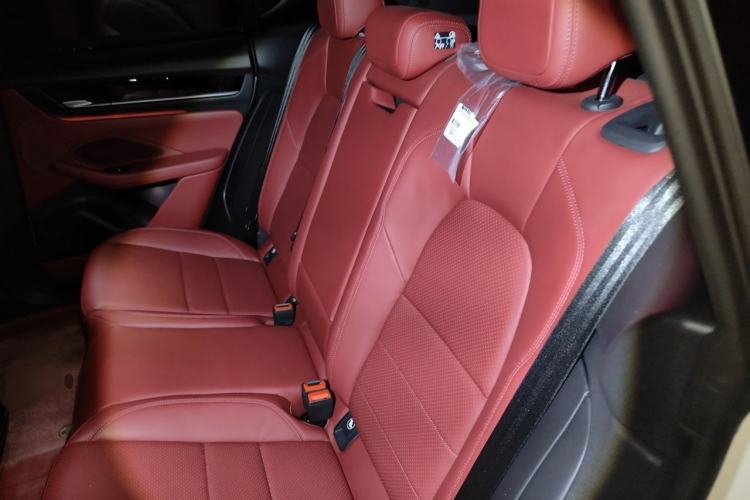 Used Porsche Macan 2024 Macan Long Range Edition Interior 4