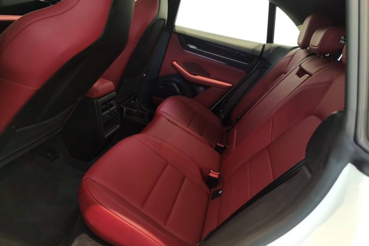 Used Porsche Macan 2024 Macan 4 Interior 4