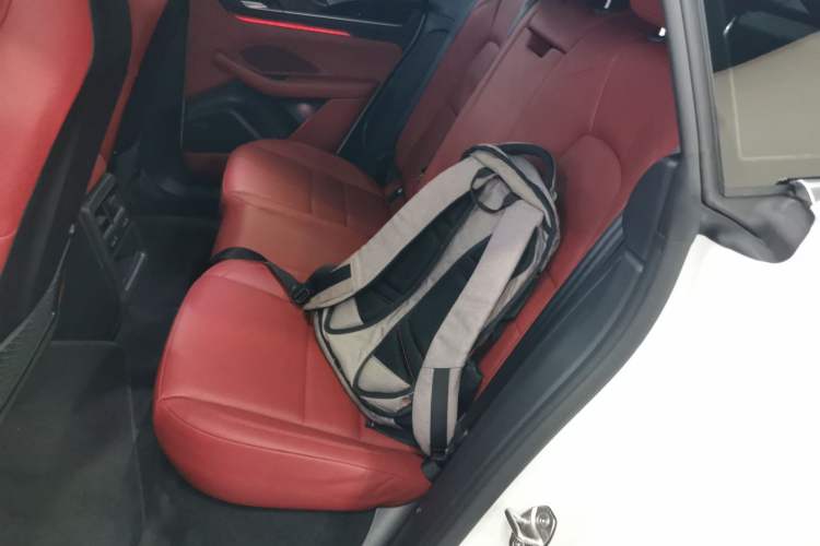 Used Porsche Macan 2024 Macan Long Range Edition Interior 4