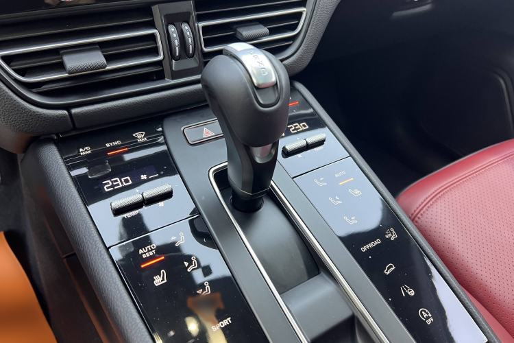 Used Porsche Macan 2024 Macan 2.0T Interior 4
