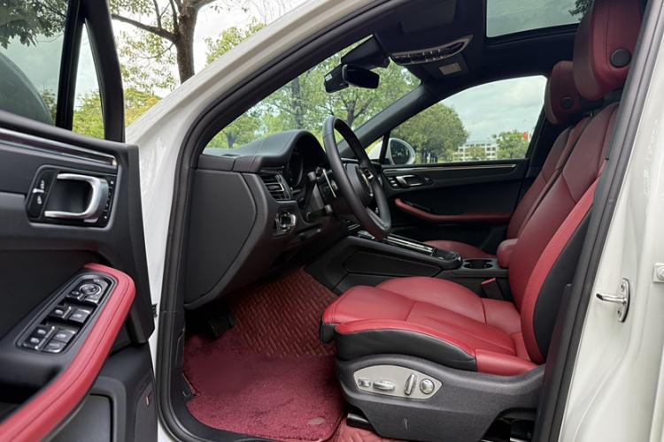 Used Porsche Macan 2024 Macan 2.0T Interior 4