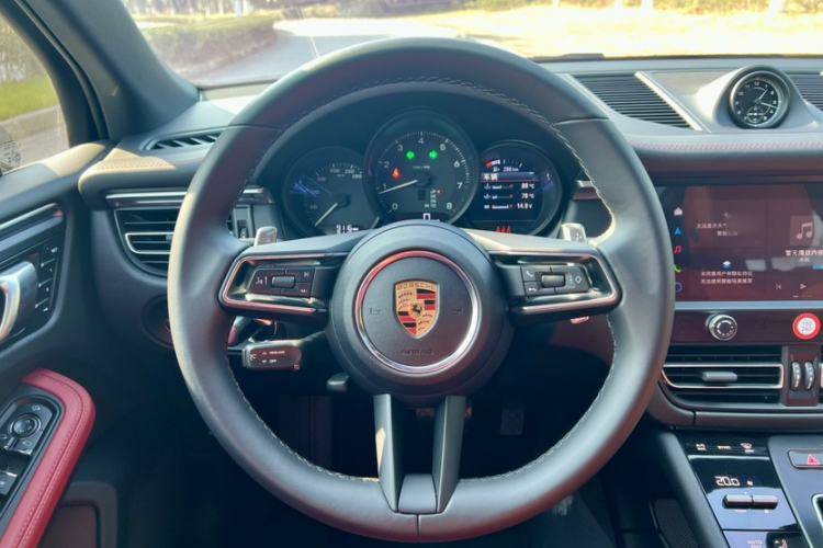 Used Porsche Macan 2024 Macan 2.0T Interior 4