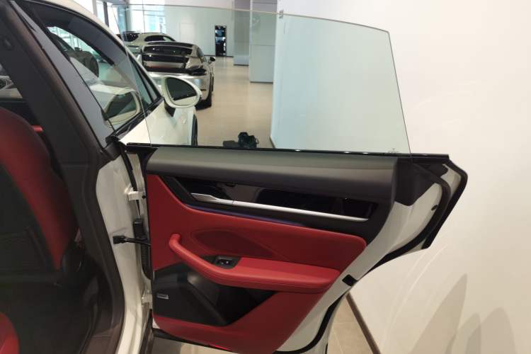 Used Porsche Macan 2024 Macan 4 Interior 6