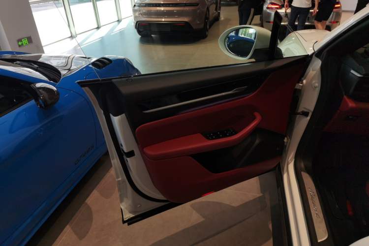 Used Porsche Macan 2024 Macan 4 Interior 7