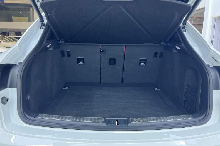 Used Porsche Macan 2024 Macan 2.0T Interior 7