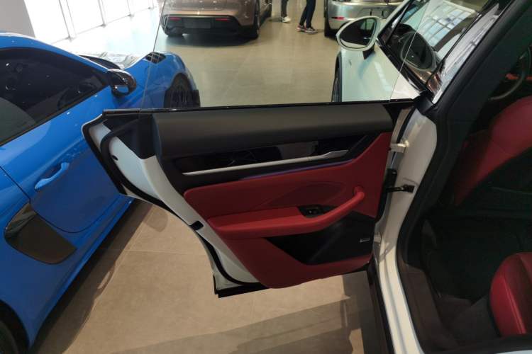 Used Porsche Macan 2024 Macan 4 Interior 8