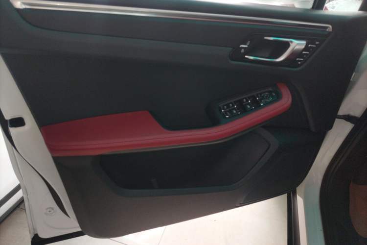 Used Porsche Macan 2024 Macan 2.0T Left Front Door Interior