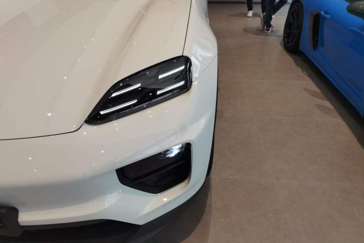 Used Porsche Macan 2024 Macan 4 Left Front Headlight