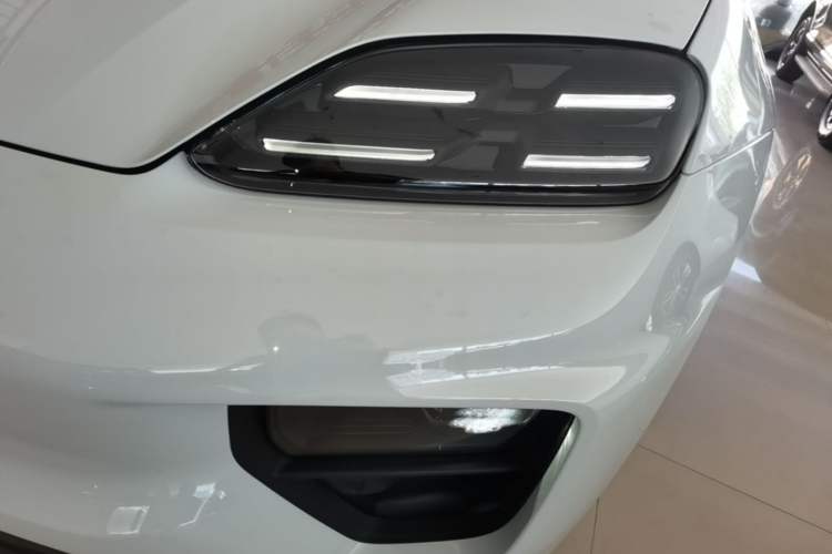 Used Porsche Macan 2024 Macan Long Range Edition Left Front Headlight