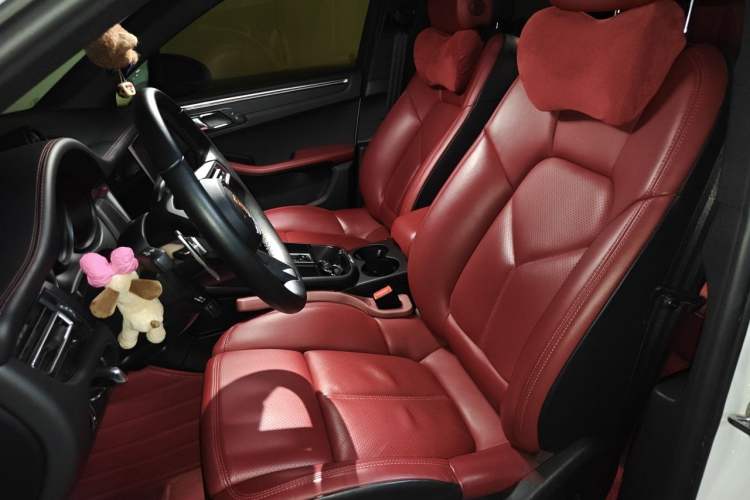 Used Porsche Macan 2024 Macan 2.0T Left Front Seat