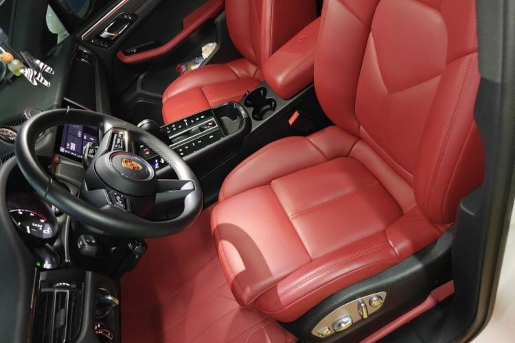 Used Porsche Macan 2024 Macan 2.0T Left Front Seat