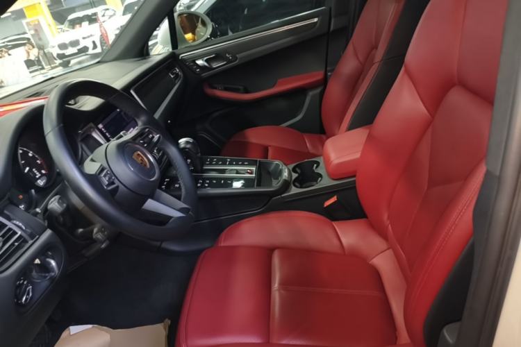 Used Porsche Macan 2024 Macan 2.0T Left Front Seat