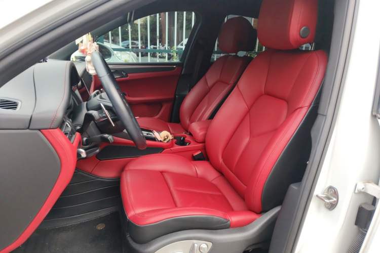 Used Porsche Macan 2024 Macan 2.0T Left Front Seat