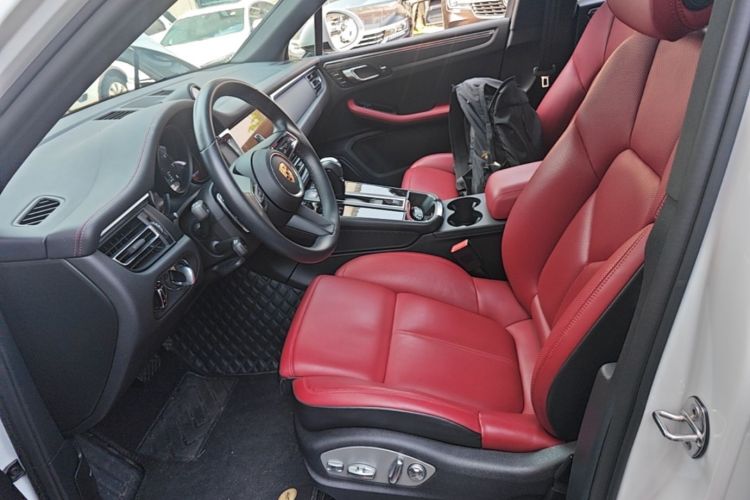 Used Porsche Macan 2024 Macan 2.0T Left Front Seat