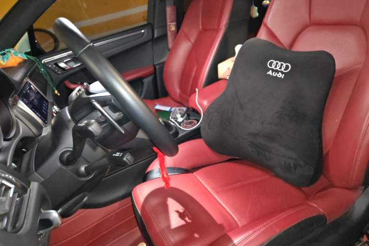 Used Porsche Macan 2024 Macan 2.0T Left Front Seat