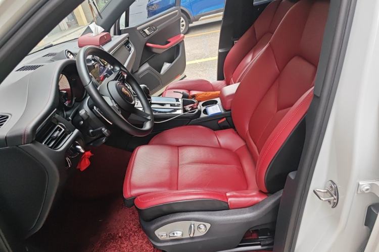 Used Porsche Macan 2024 Macan T 2.0T Left Front Seat