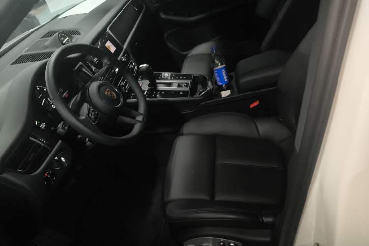 Used Porsche Macan 2024 Macan 2.0T Left Front Seat