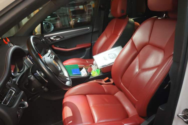 Used Porsche Macan 2024 Macan 2.0T Left Front Seat