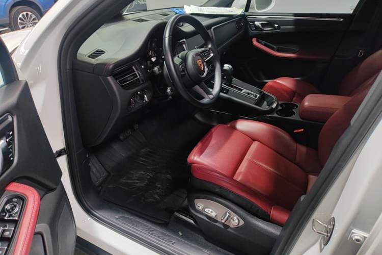 Used Porsche Macan 2024 Macan 2.0T Left Front Seat