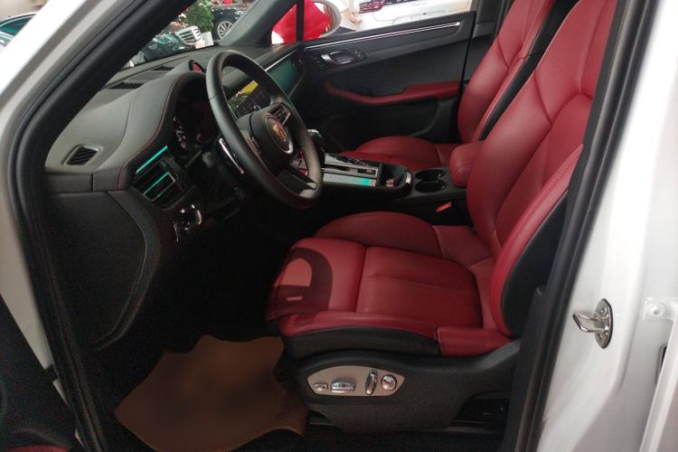 Used Porsche Macan 2024 Macan 2.0T Left Front Seat