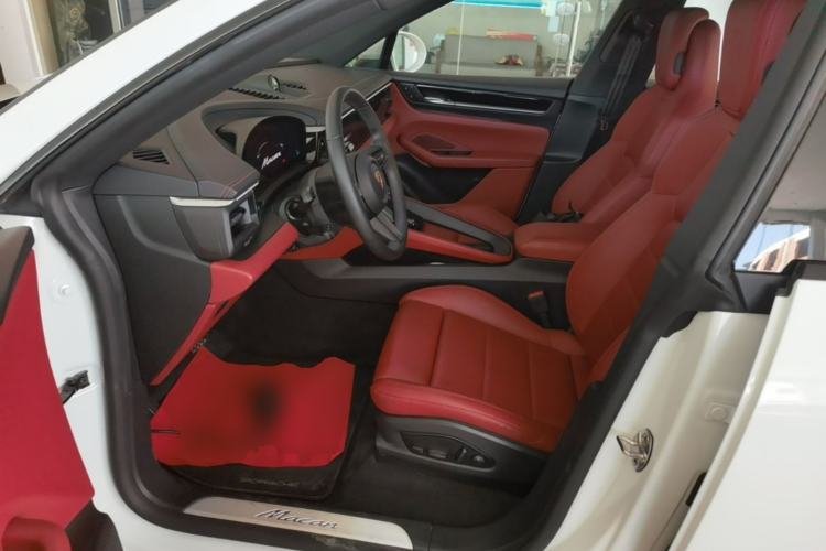 Used Porsche Macan 2024 Macan Long Range Edition Left Front Seat