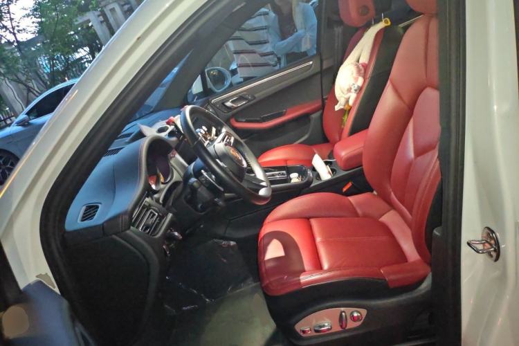Used Porsche Macan 2024 Macan 2.0T Left Front Seat