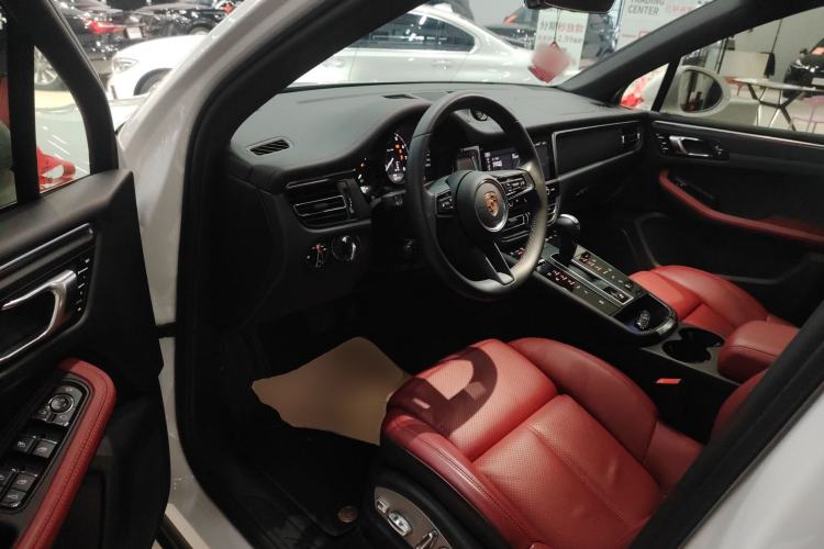 Used Porsche Macan 2024 Macan 2.0T Left Front Seat