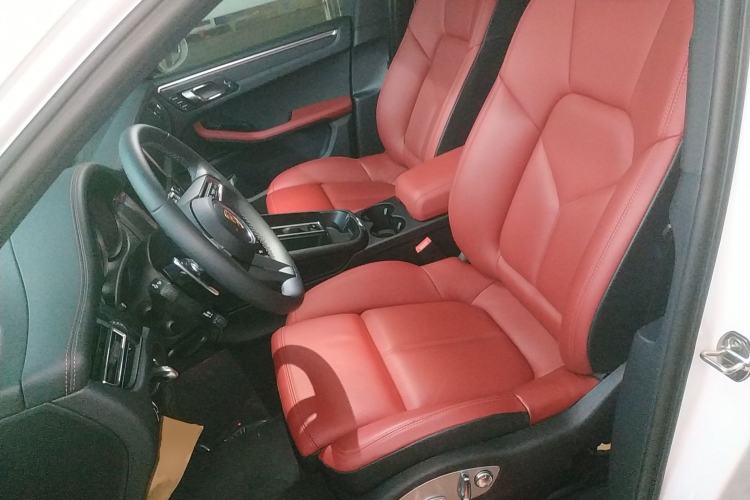 Used Porsche Macan 2024 Macan 2.0T Left Front Seat