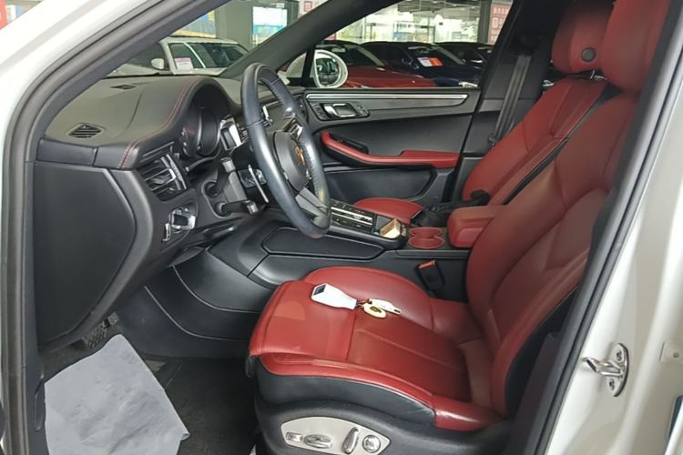 Used Porsche Macan 2024 Macan 2.0T Left Front Seat