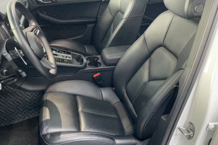 Used Porsche Macan 2024 Macan 2.0T Left Front Seat
