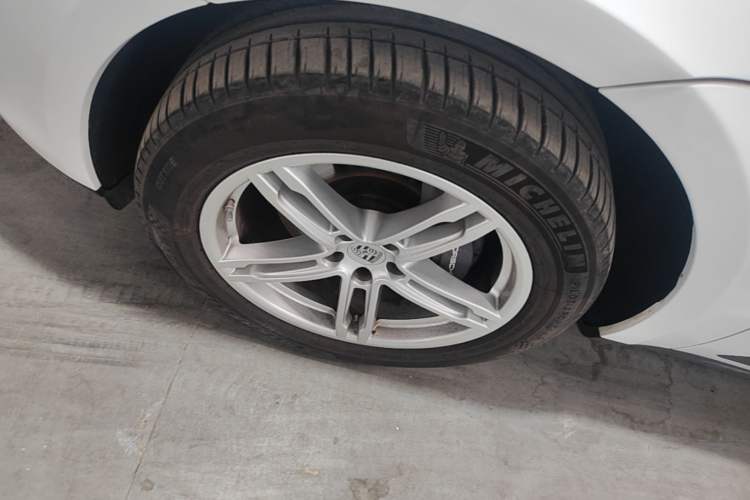 Used Porsche Macan 2024 Macan 2.0T Left Front Wheel Hub