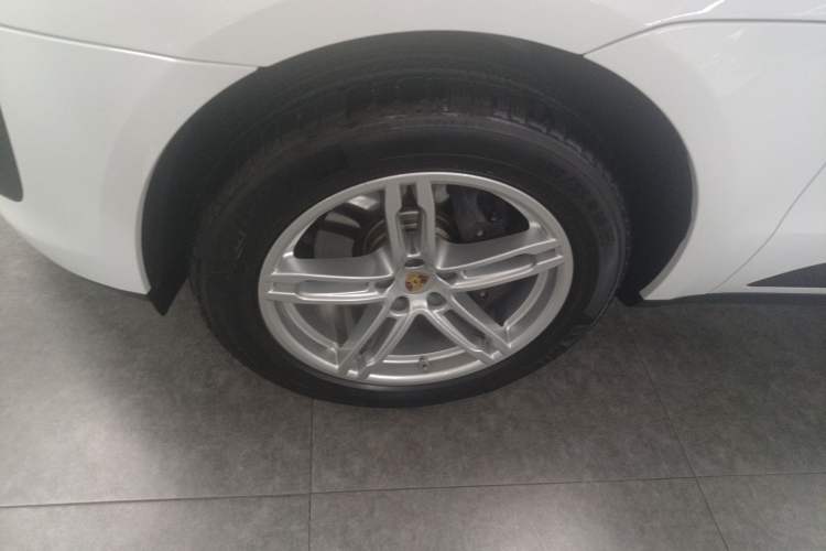 Used Porsche Macan 2024 Macan 2.0T Left Front Wheel Hub