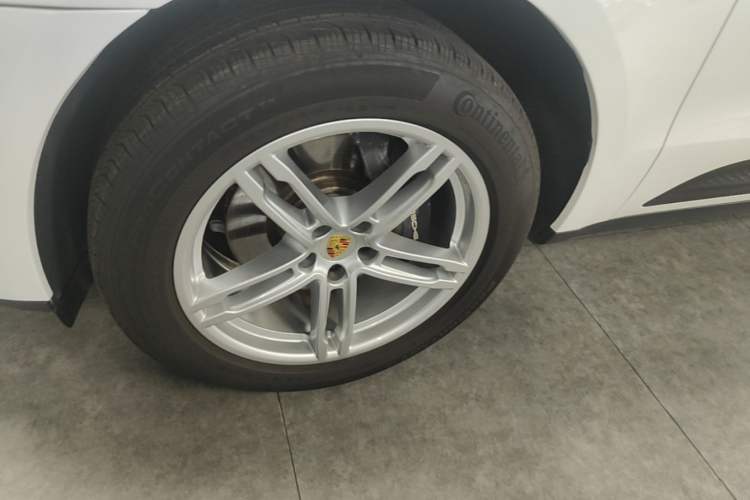 Used Porsche Macan 2024 Macan 2.0T Left Front Wheel Hub