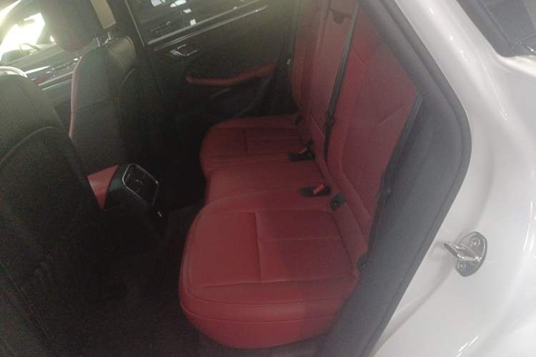 Used Porsche Macan 2024 Macan 2.0T Left Rear Seat