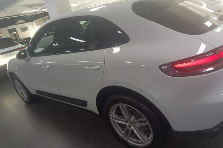 Used Porsche Macan 2024 Macan 2.0T Left Side