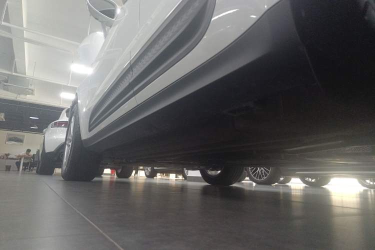 Used Porsche Macan 2024 Macan 2.0T Left Side Sill