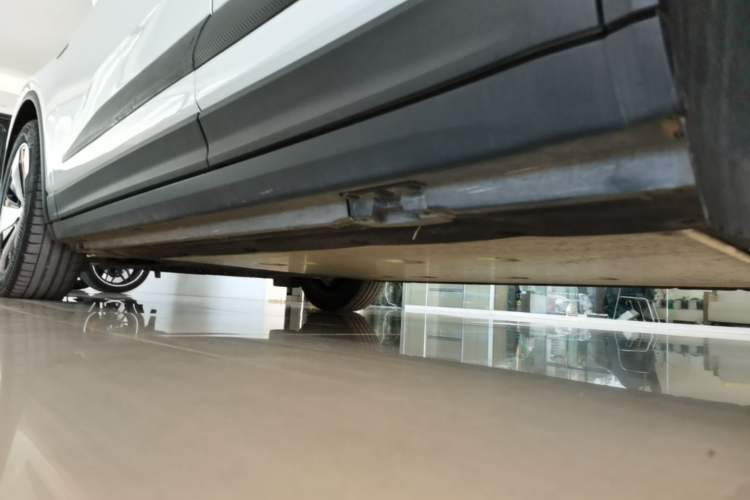 Used Porsche Macan 2024 Macan Long Range Edition Left Side Sill