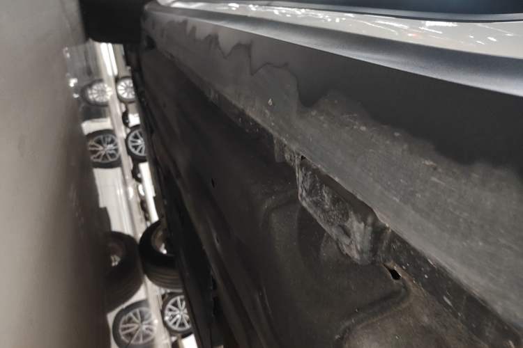 Used Porsche Macan 2024 Macan 2.0T Left Side Sill