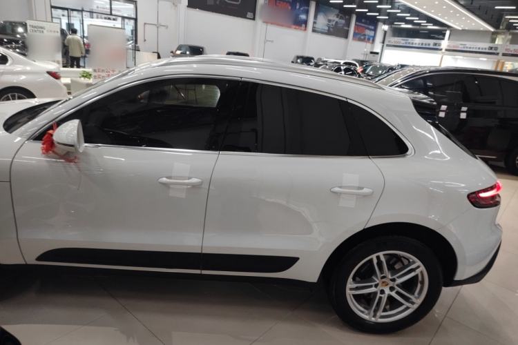 Used Porsche Macan 2024 Macan 2.0T Left Side