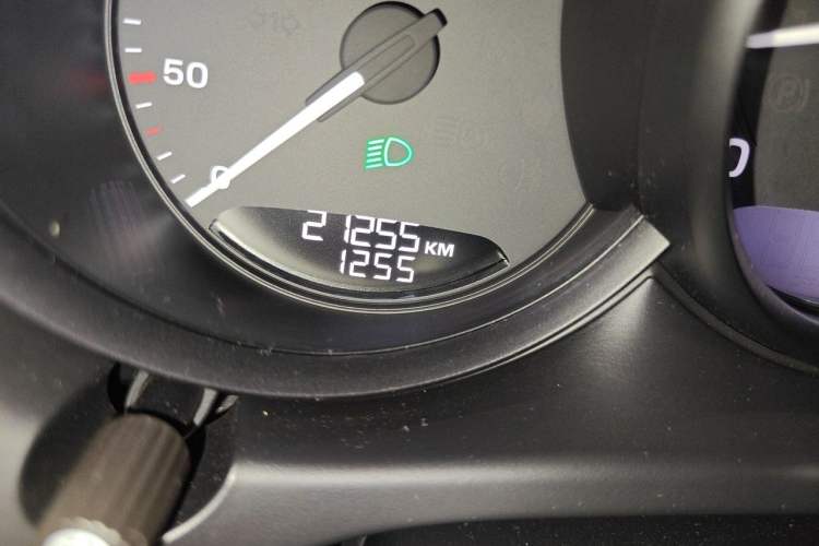 Used Porsche Macan 2024 Macan 2.0T Odometer Close Up