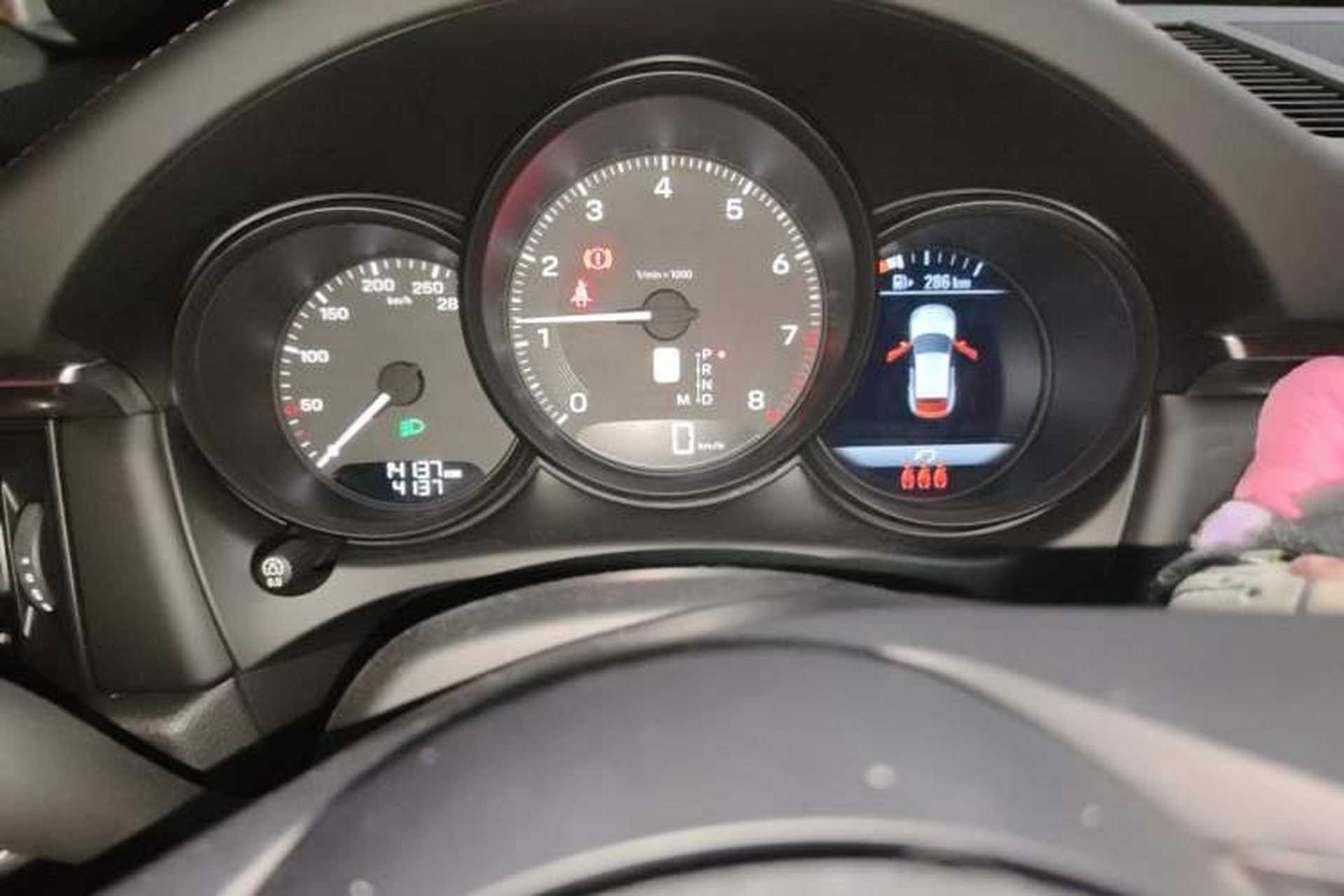 Used Porsche Macan 2024 Macan 2.0T Odometer Close Up