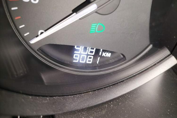 Used Porsche Macan 2024 Macan 2.0T Odometer Close Up